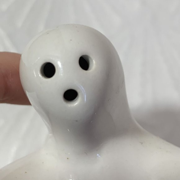 HUGGING GHOSTS BLACK WHITE SALT AND PEPPER SHAKERS - Picture 5 of 12